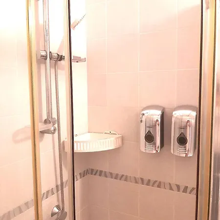 H&o Sea View Lighthouse * פאפוס