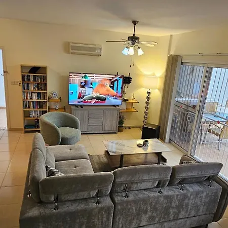 H&o Sea View Beachfront Дом отдыха Пафос