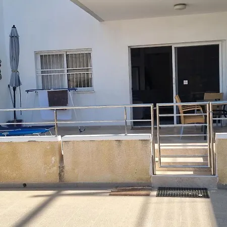 度假居 H&o Sea View Beachfront Paphos